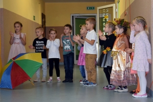 Przedstawienie gr V "Jesień wokół nas" 17.10.2019r.
