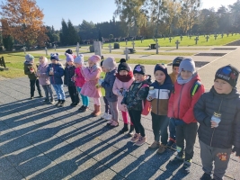 Wyjście na cmentarz gr 7